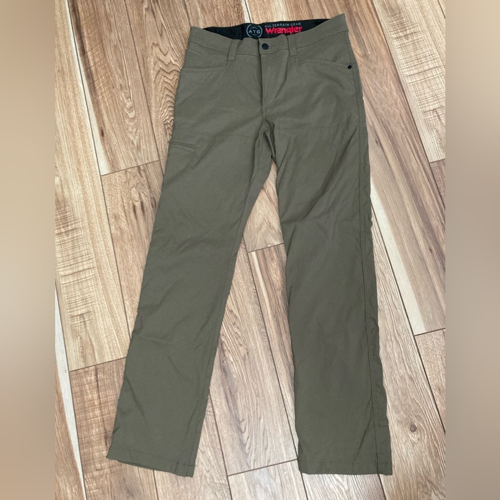 NWOT Wrangler All Terrain Gear Pants Mens Size 32x32 Dark Green